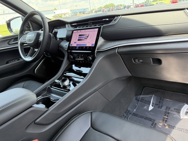2025 Jeep Grand Cherokee Limited photo 9