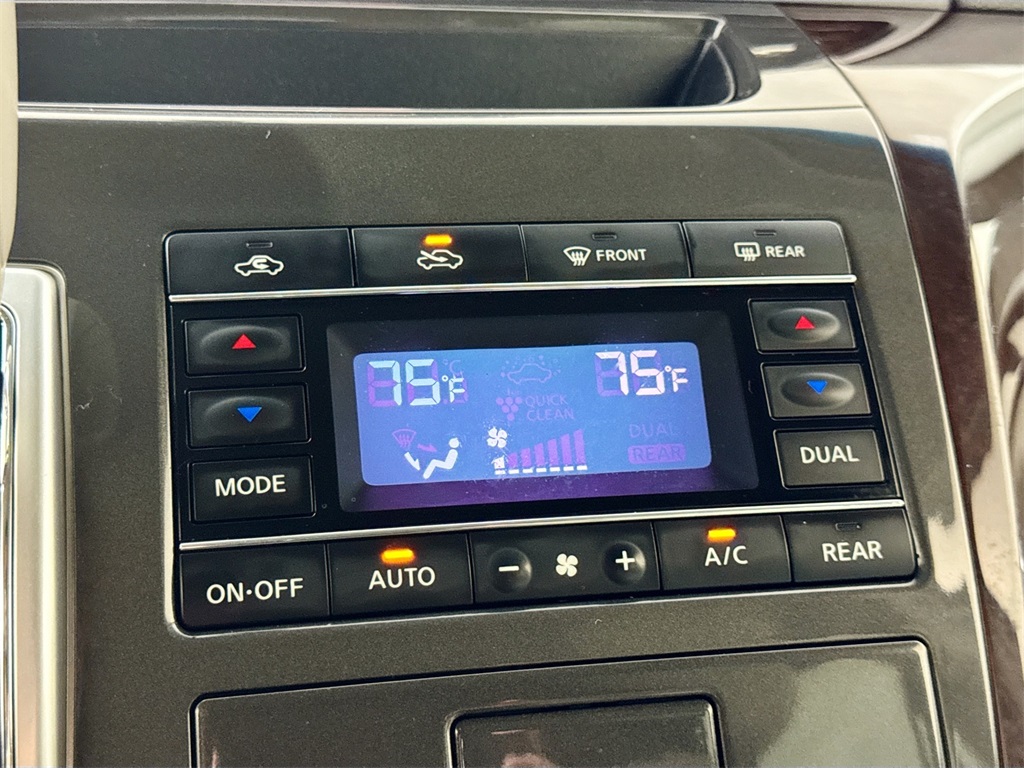 2012 Nissan Quest SV photo 24