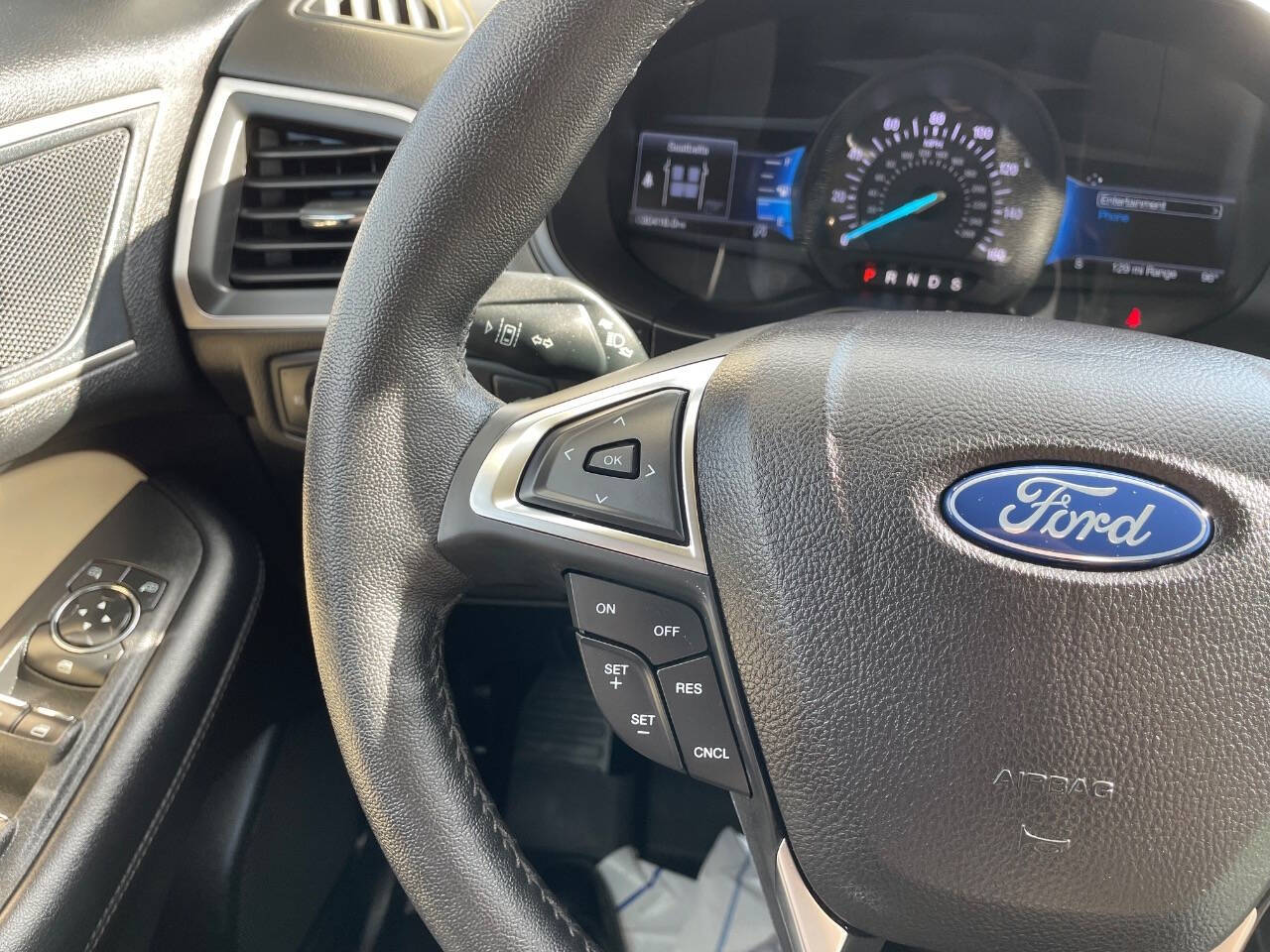 2022 Ford Edge SEL photo 14