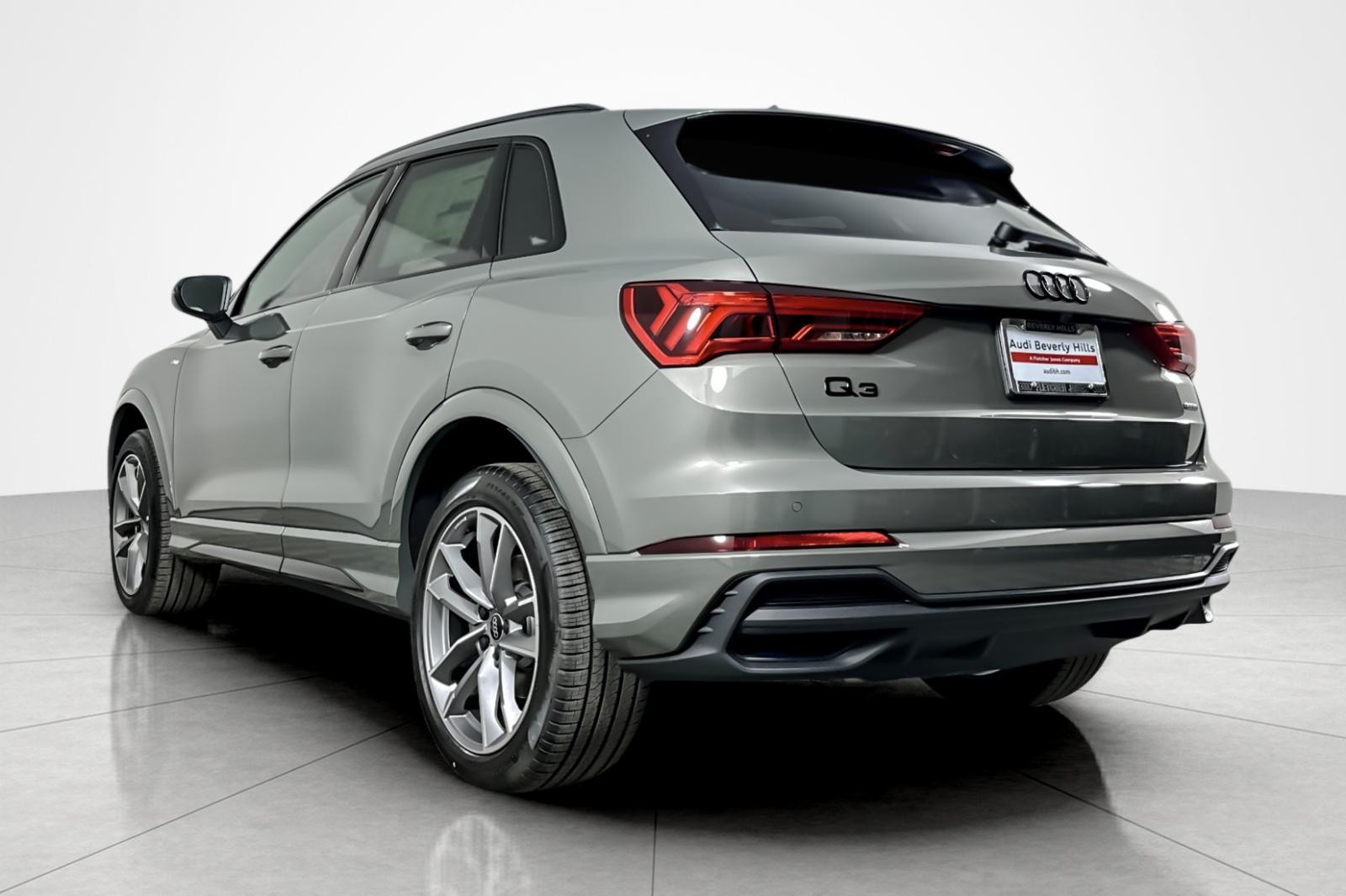 2025 Audi Q3 S line Premium 45 TFSI photo 4