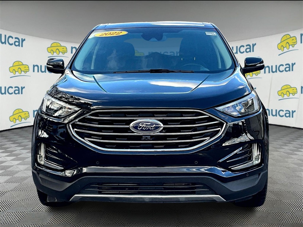 2022 Ford Edge Titanium photo 2