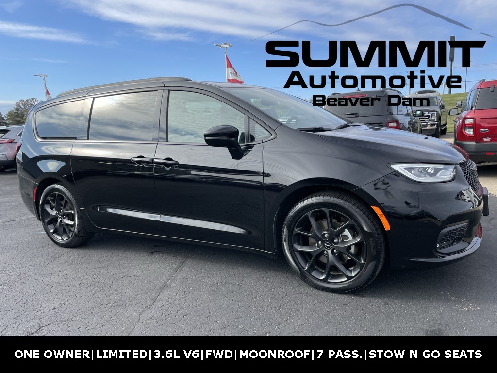 2025 Chrysler Pacifica Limited's photo