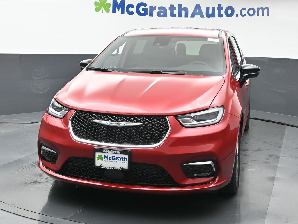 2026 Chrysler Pacifica photo 3