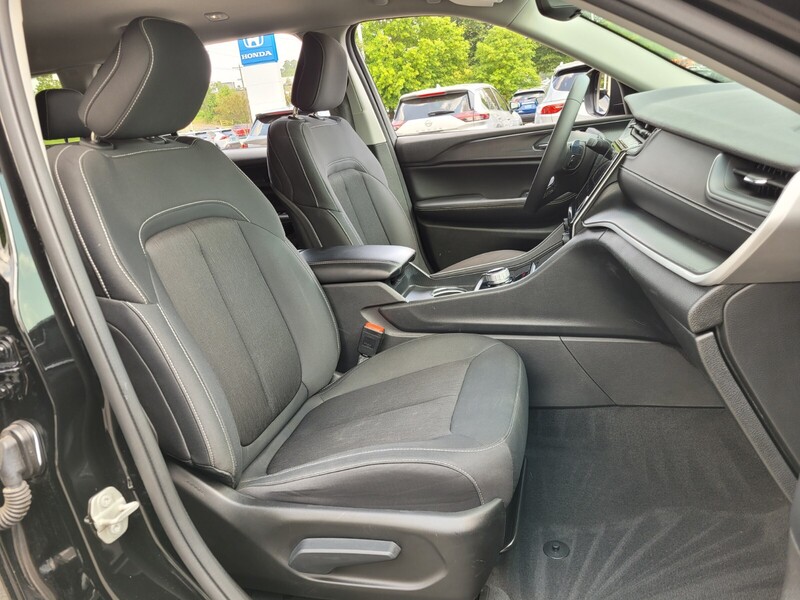 2023 Jeep Grand Cherokee Laredo photo 16