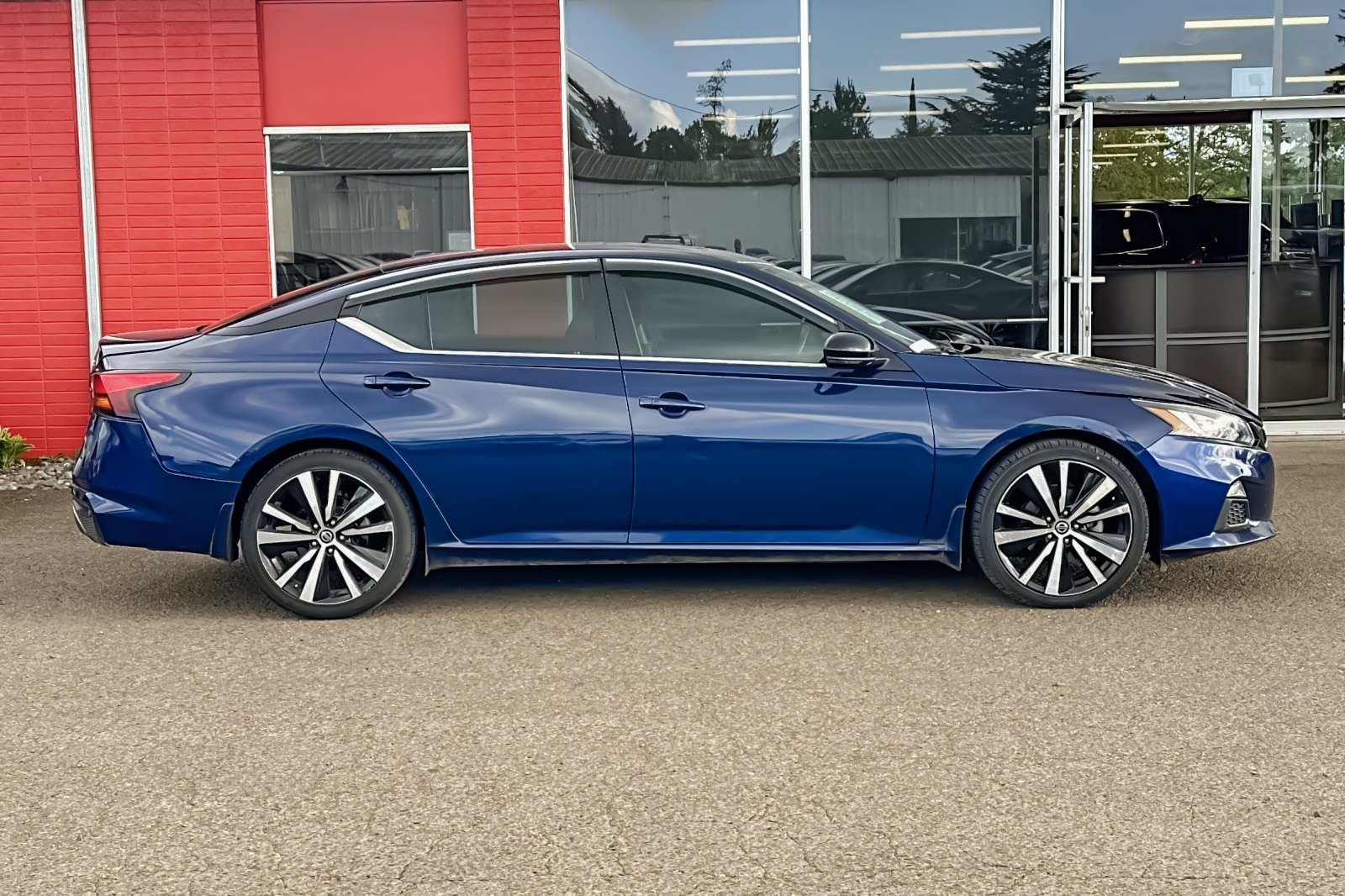 2021 Nissan Altima SR photo 2