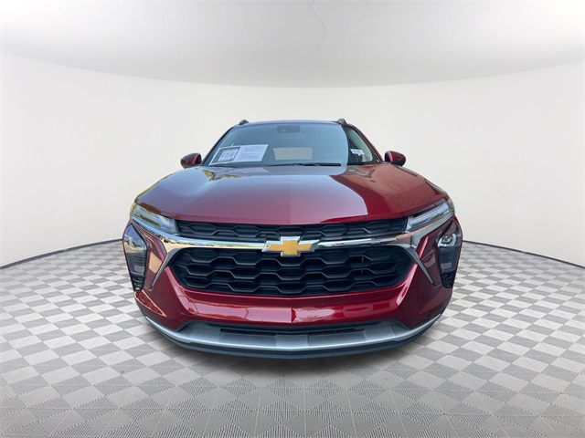 2024 Chevrolet Trax LT photo 2