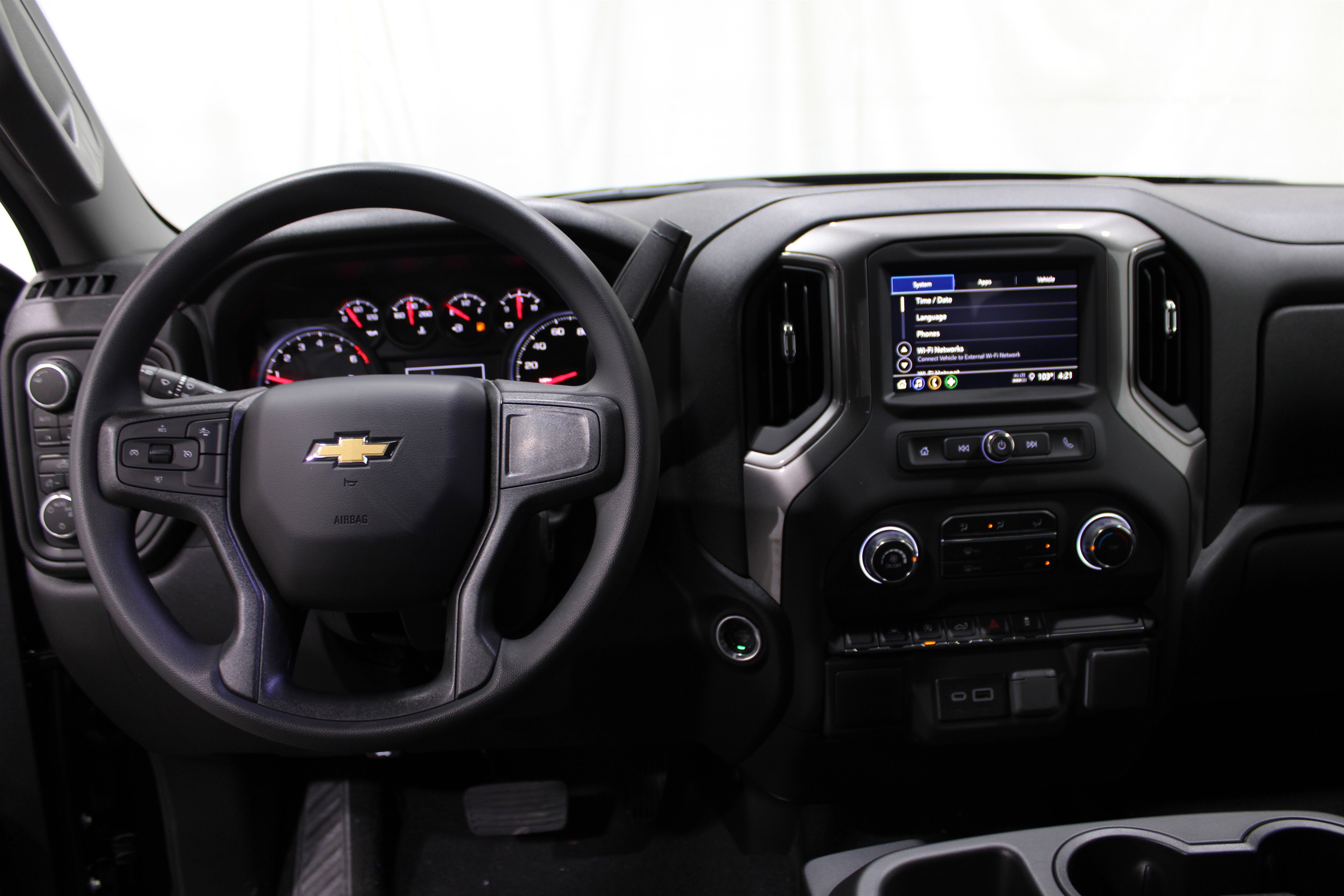 2025 Chevrolet Silverado 1500 Custom photo 2