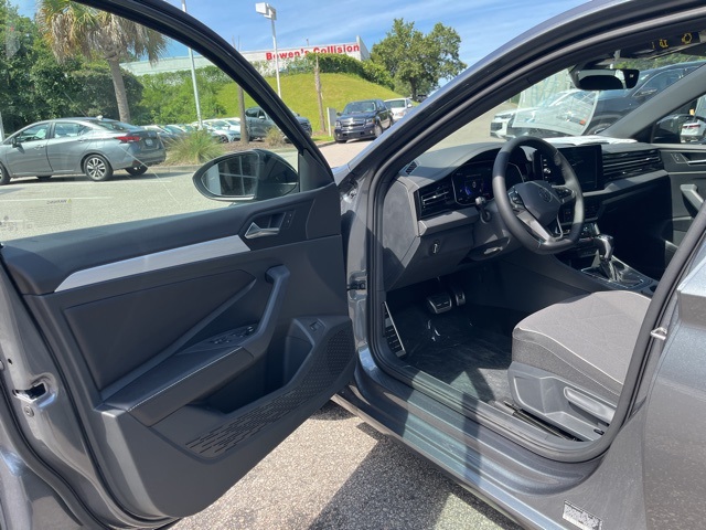 2025 Volkswagen Jetta 1.5T Sport photo 4