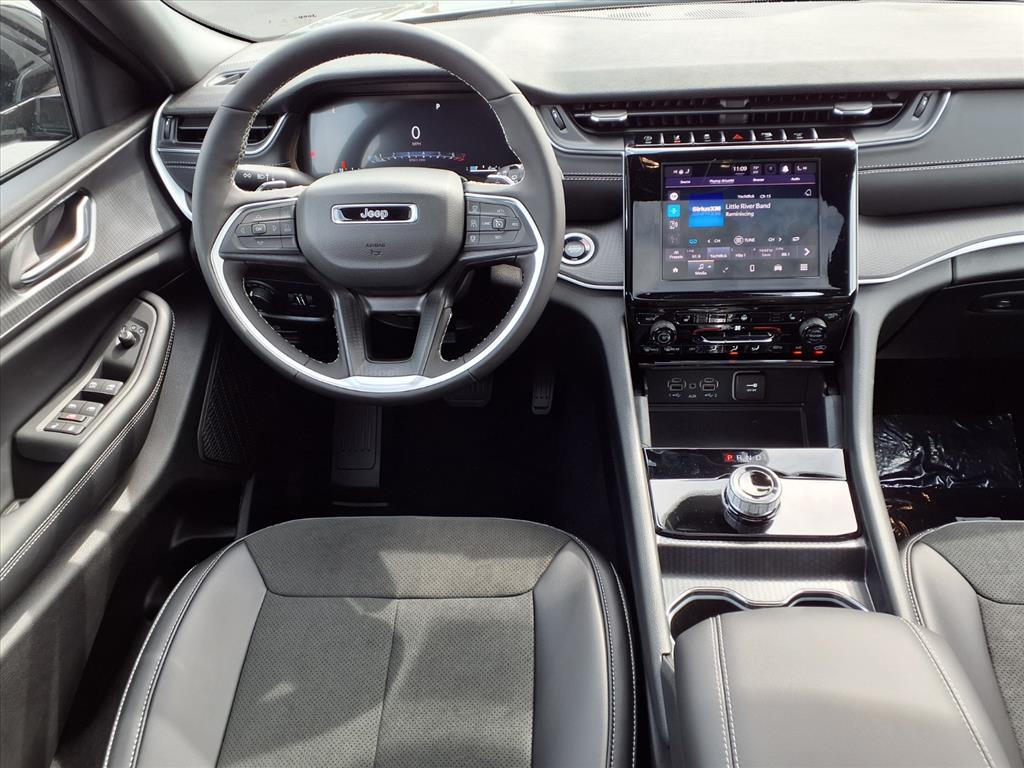 2025 Jeep Grand Cherokee Altitude X photo 3