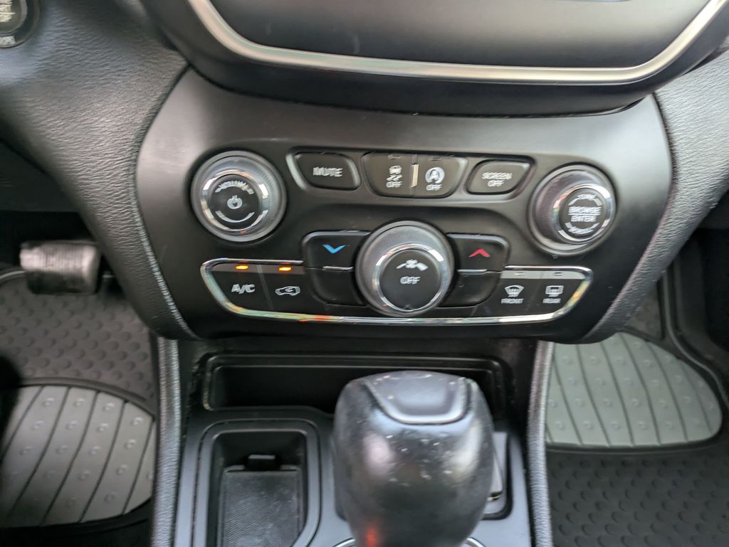 2020 Jeep Cherokee Latitude photo 16