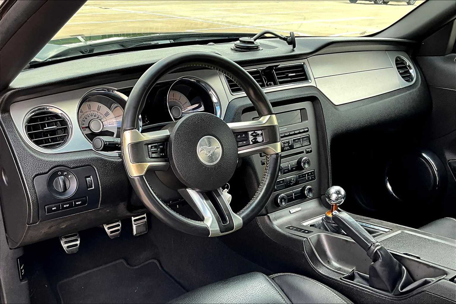2010 Ford Mustang V6 Convertible photo 14