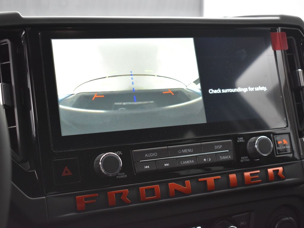 2025 Nissan Frontier photo 31