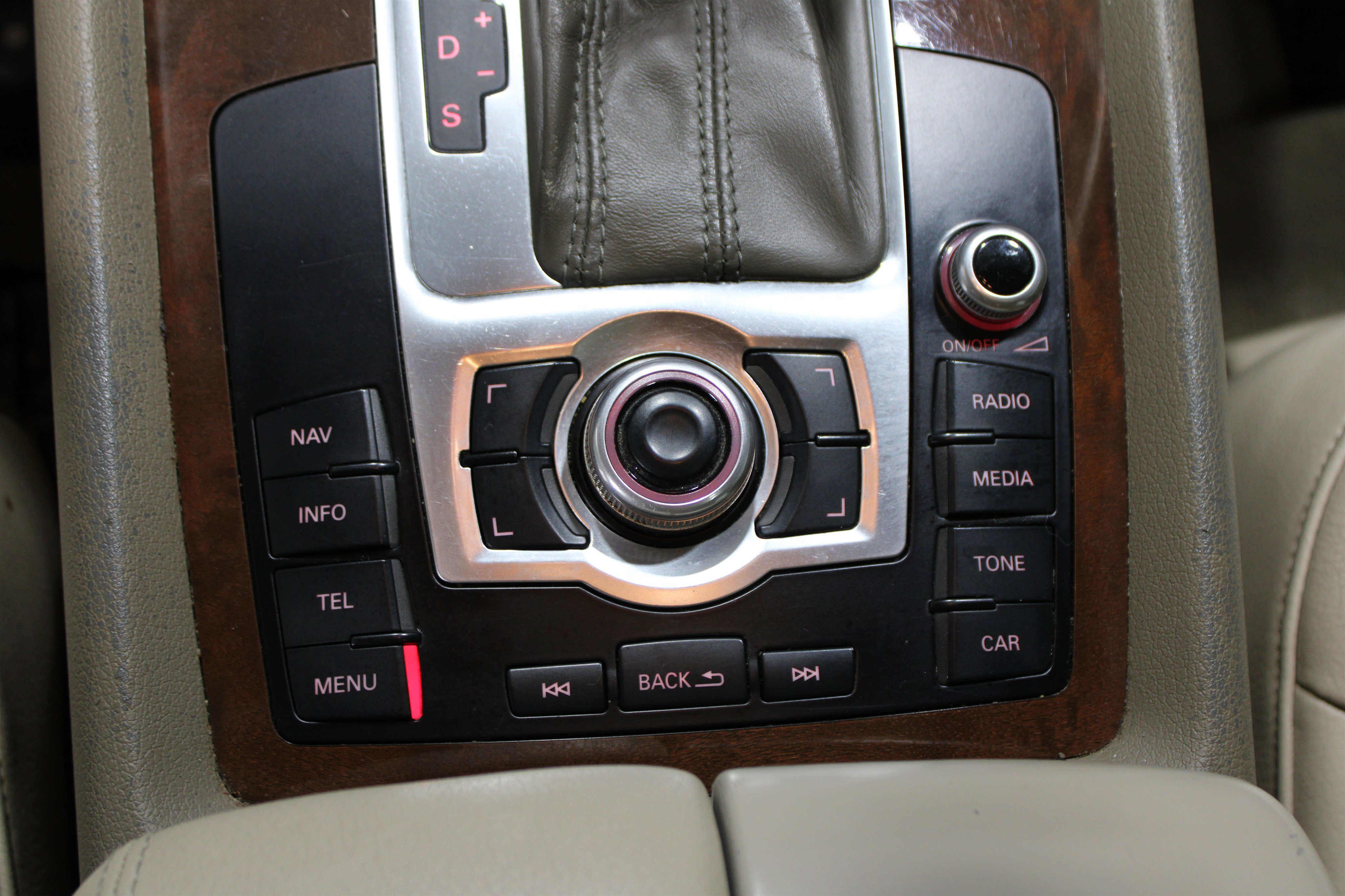 2012 Audi Q7 3.0T Premium Plus photo 10