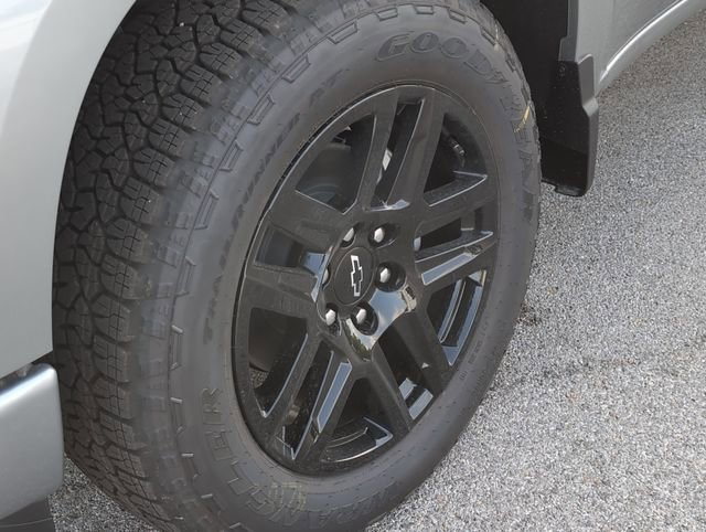 2025 Chevrolet Silverado 1500 Custom photo 30