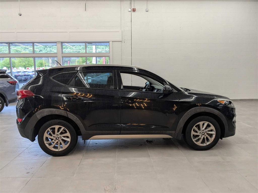 2017 Hyundai Tucson SE photo 2