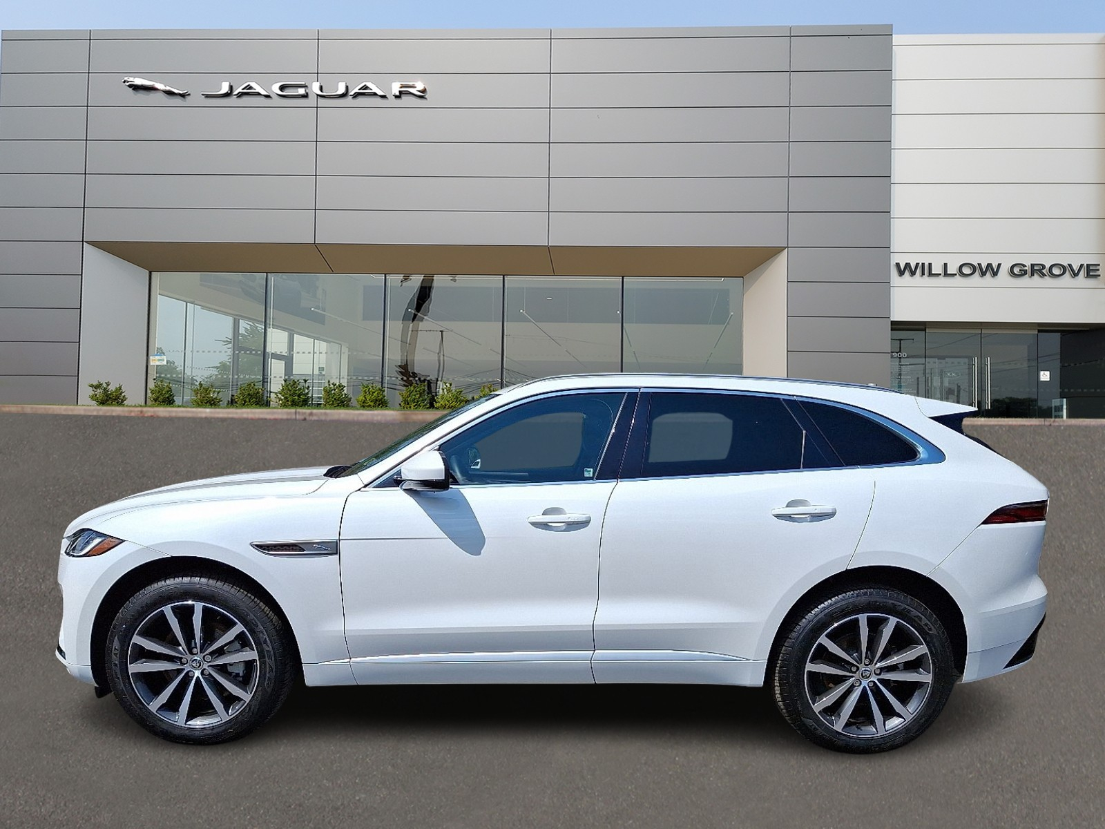 2025 Jaguar F-PACE R-Dynamic S P250 photo 3