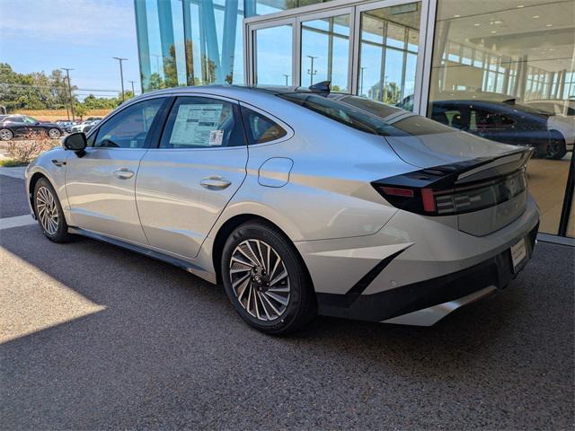 2025 Hyundai Sonata Hybrid Limited photo 3