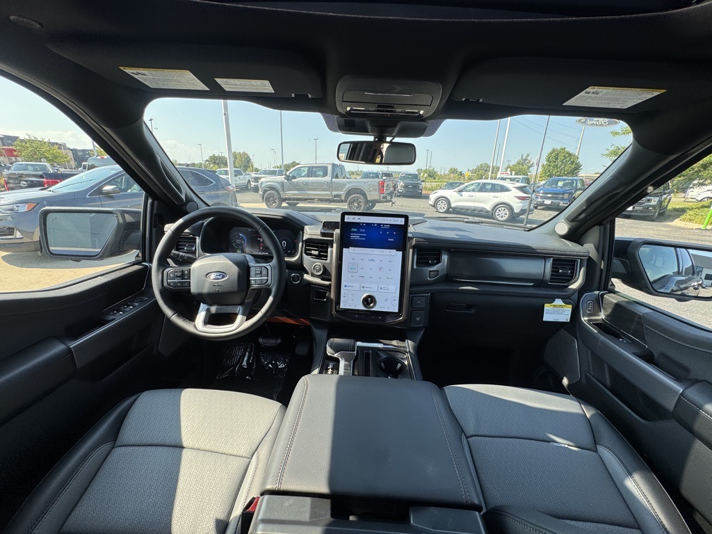 2025 Ford F-150 Lightning Lariat photo 20