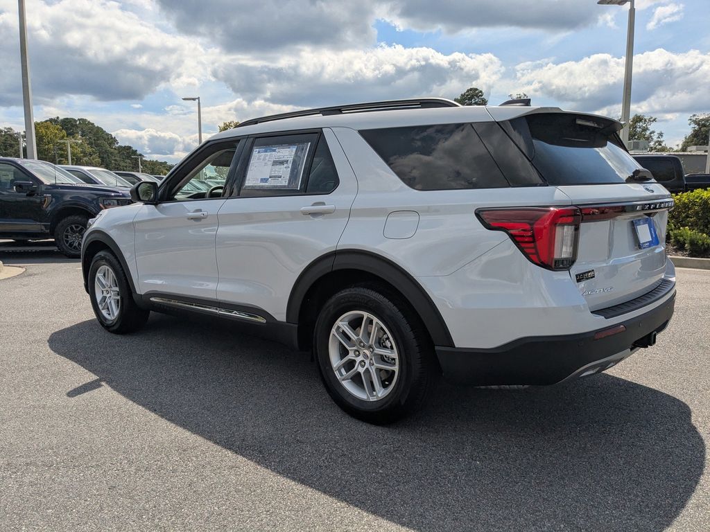 2025 Ford Explorer photo 6