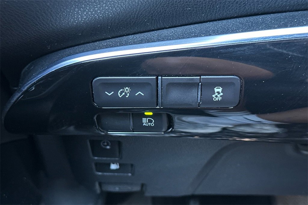 2017 Toyota Prius Prime Advanced photo 29