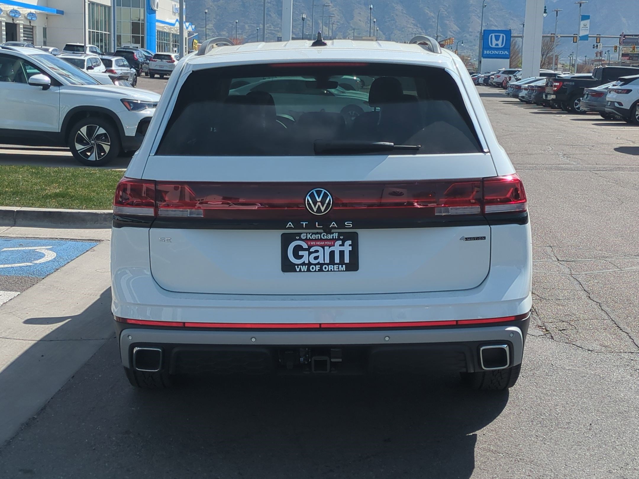 2025 Volkswagen Atlas Peak Edition SE photo 4