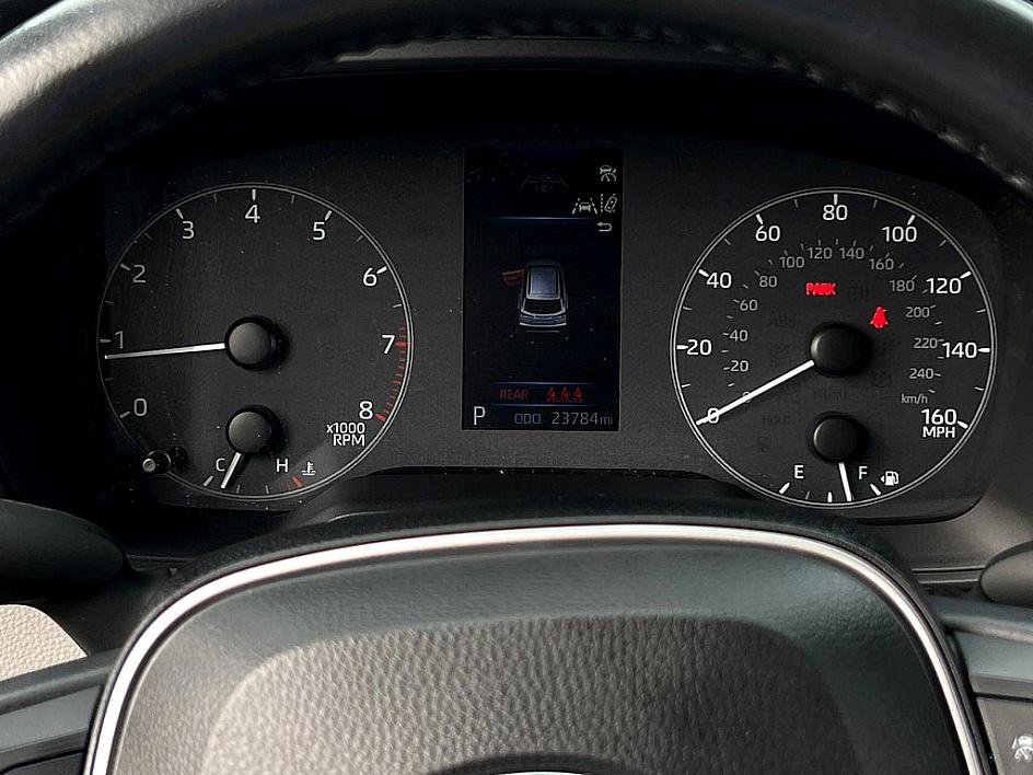2023 Toyota Corolla Cross LE photo 8