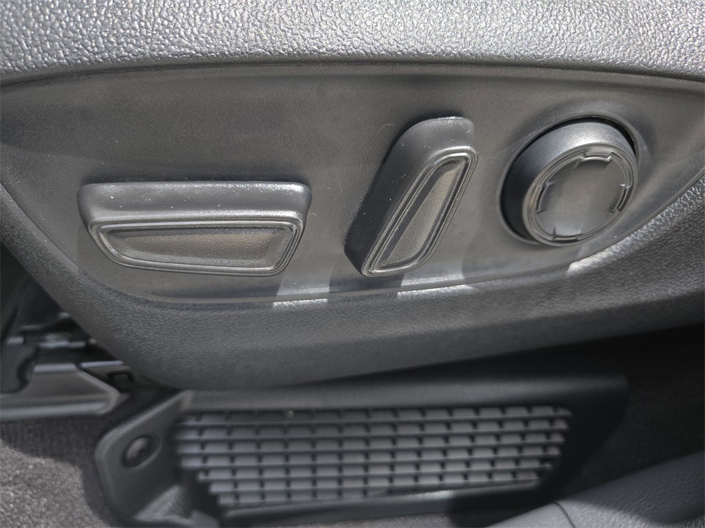 2024 Toyota Sienna XLE photo 21