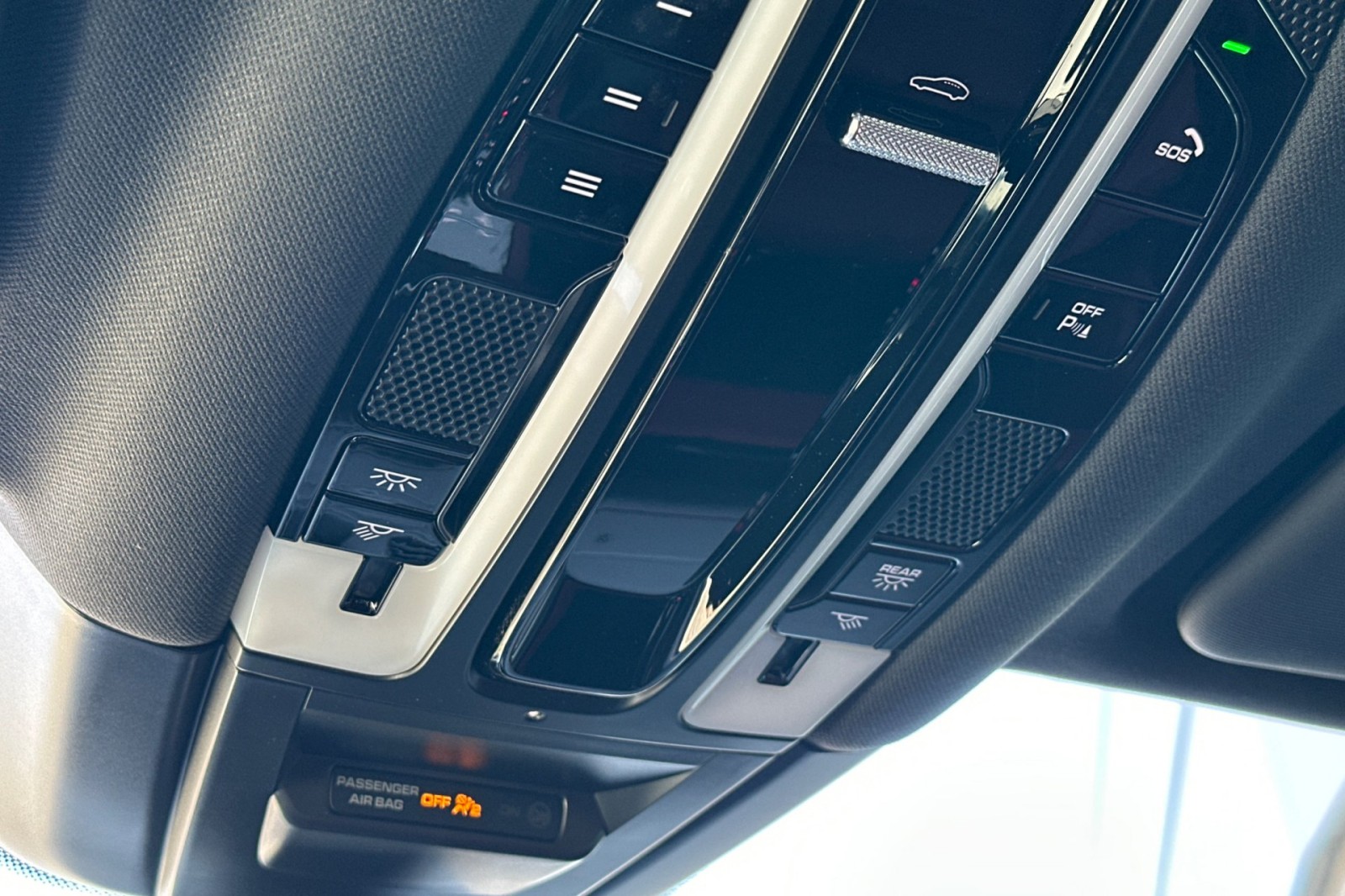 2022 Porsche Cayenne Platinum Edition photo 23
