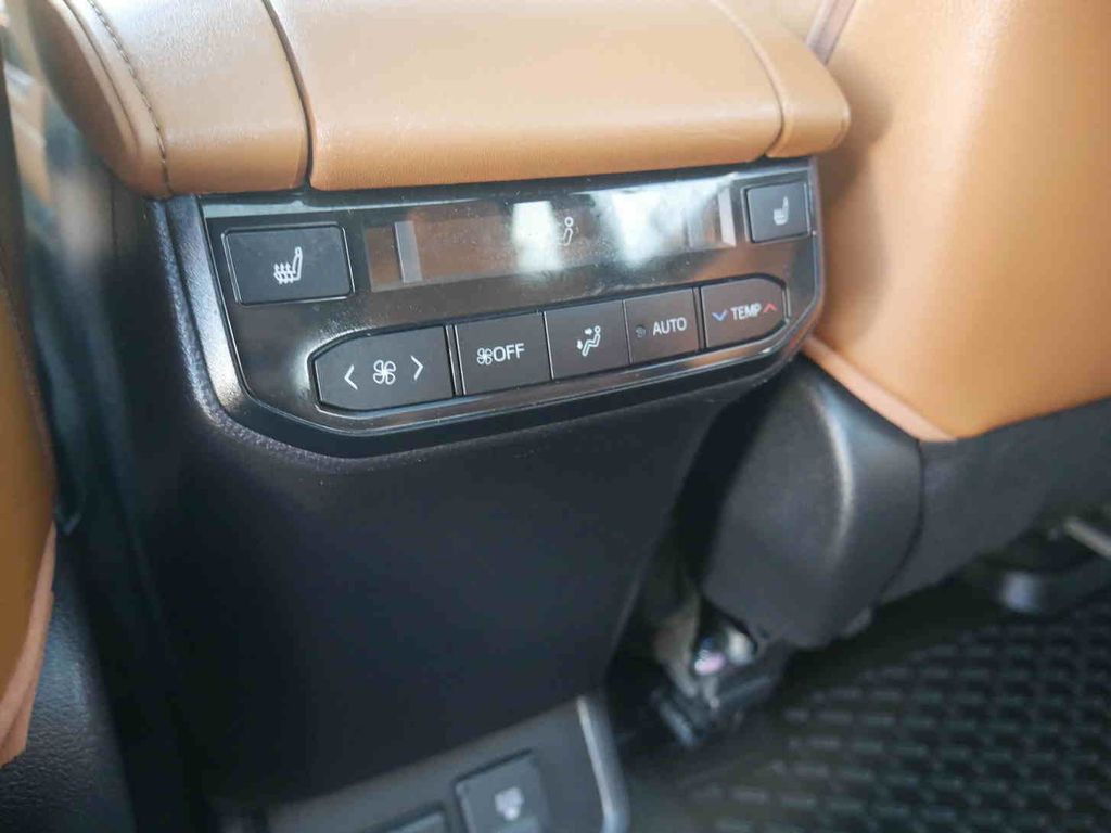2023 Toyota Highlander LE photo 14