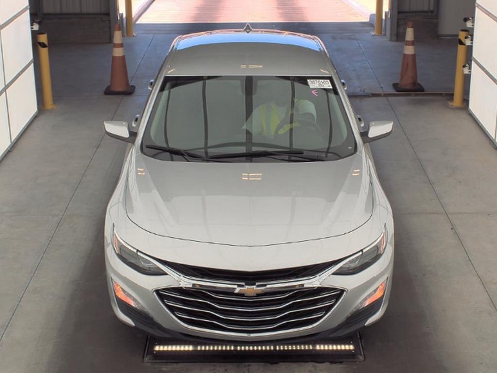 2021 Chevrolet Malibu 1LT photo 2