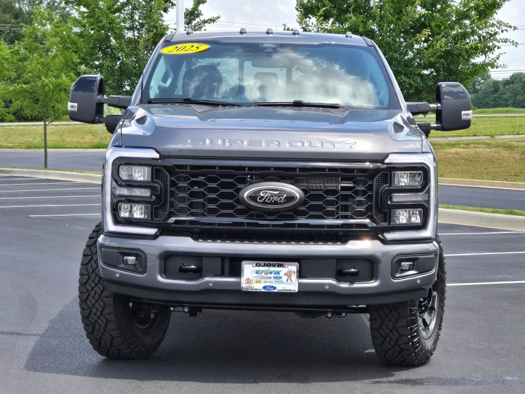 2025 Ford F-250 Lariat photo 2