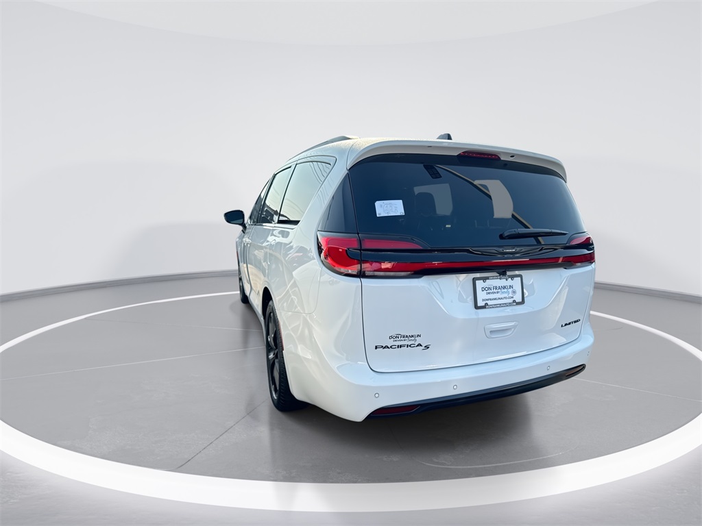 2026 Chrysler Pacifica Limited photo 6