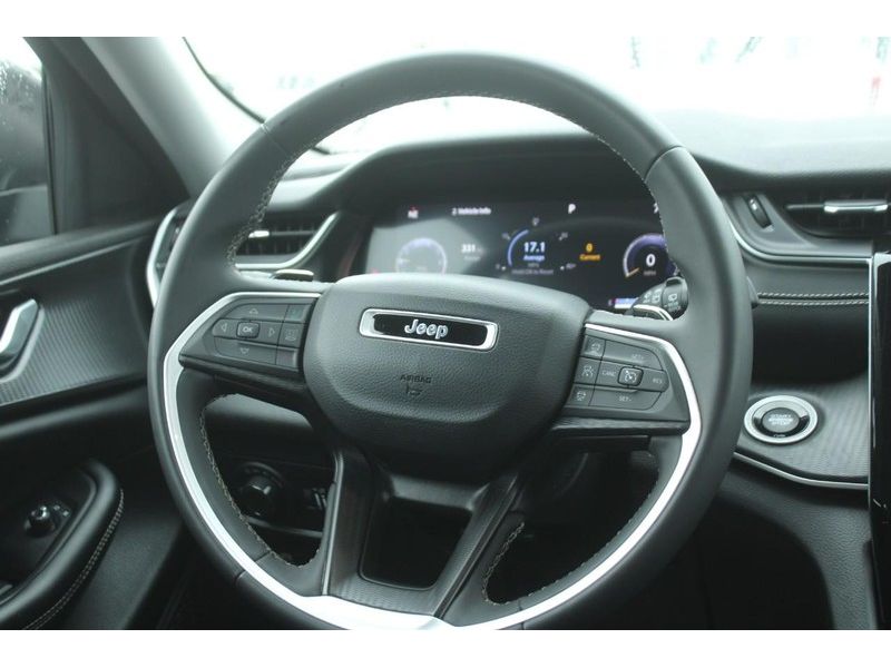 2023 Jeep Grand Cherokee Laredo photo 13