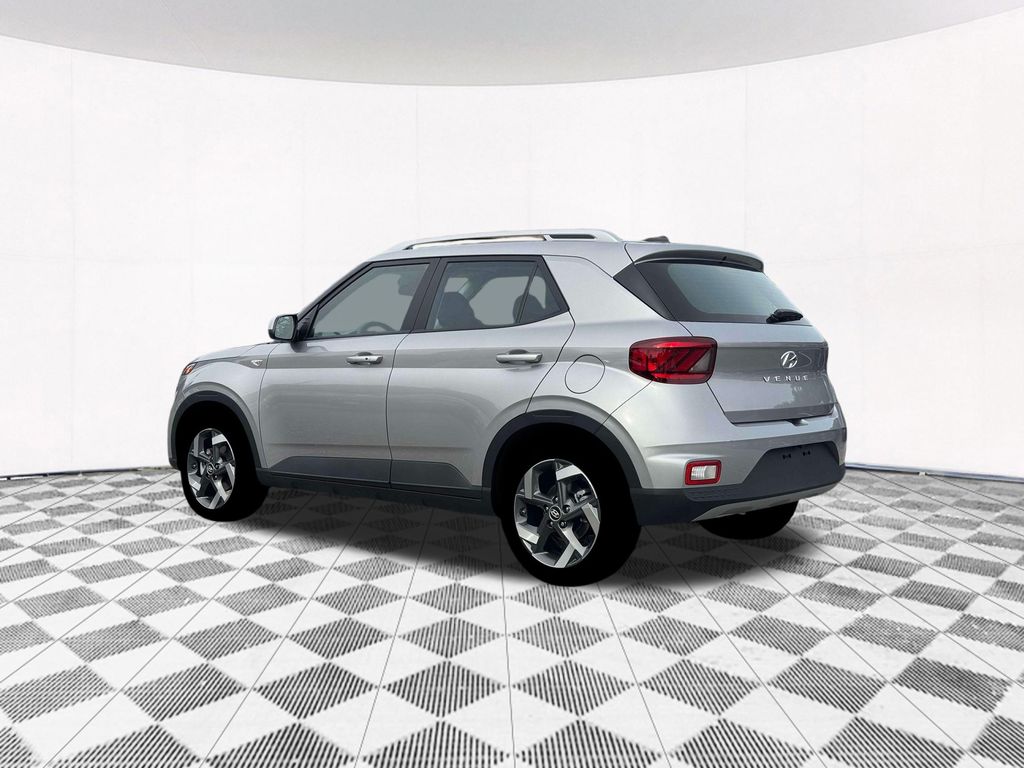 2026 Hyundai Venue SEL photo 4