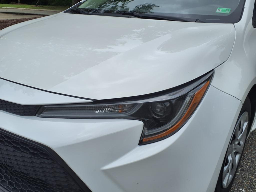 2022 Toyota Corolla LE photo 3
