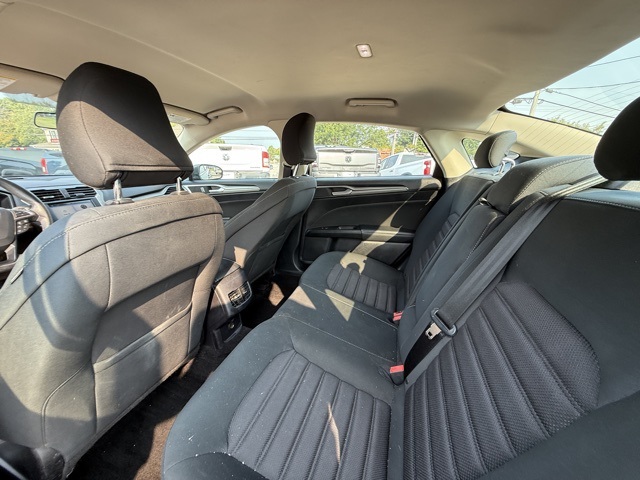 2018 Ford Fusion SE photo 23