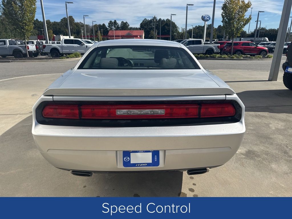 2010 Dodge Challenger R/T photo 3