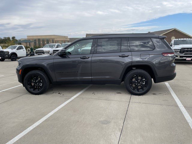 2025 Jeep Grand Cherokee Altitude X photo 2