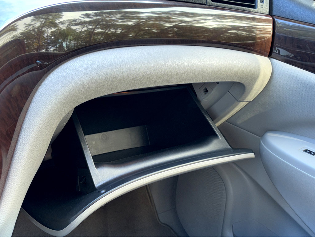 2015 Nissan Quest SL photo 19