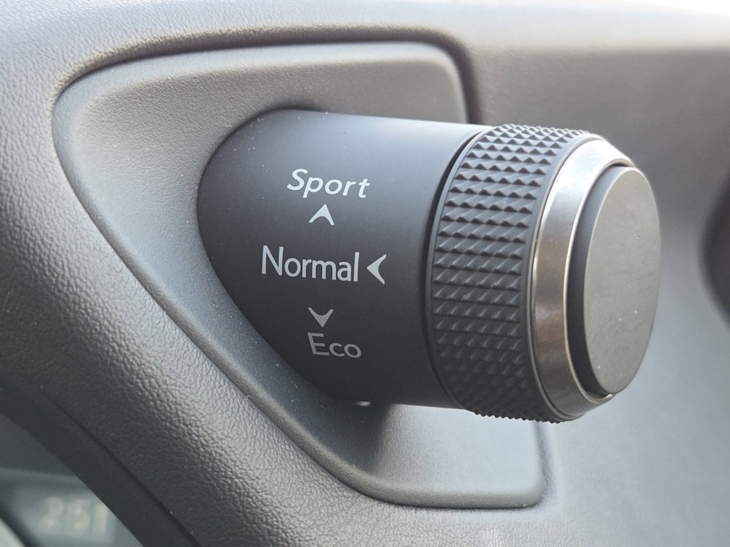 2020 Lexus UX 250h Premium photo 16