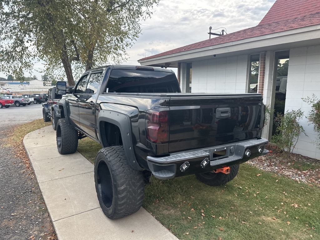 2018 Chevrolet Silverado 1500 LT photo 3