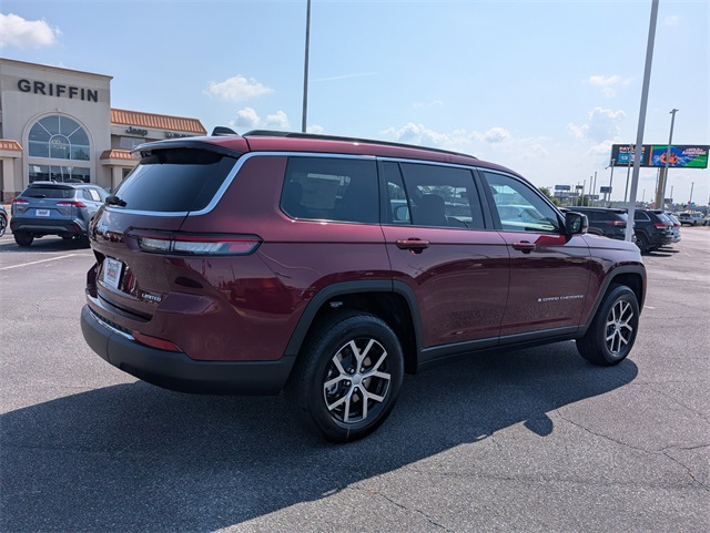 2025 Jeep Grand Cherokee Limited photo 3