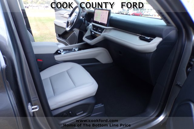 2025 Ford Explorer photo 21