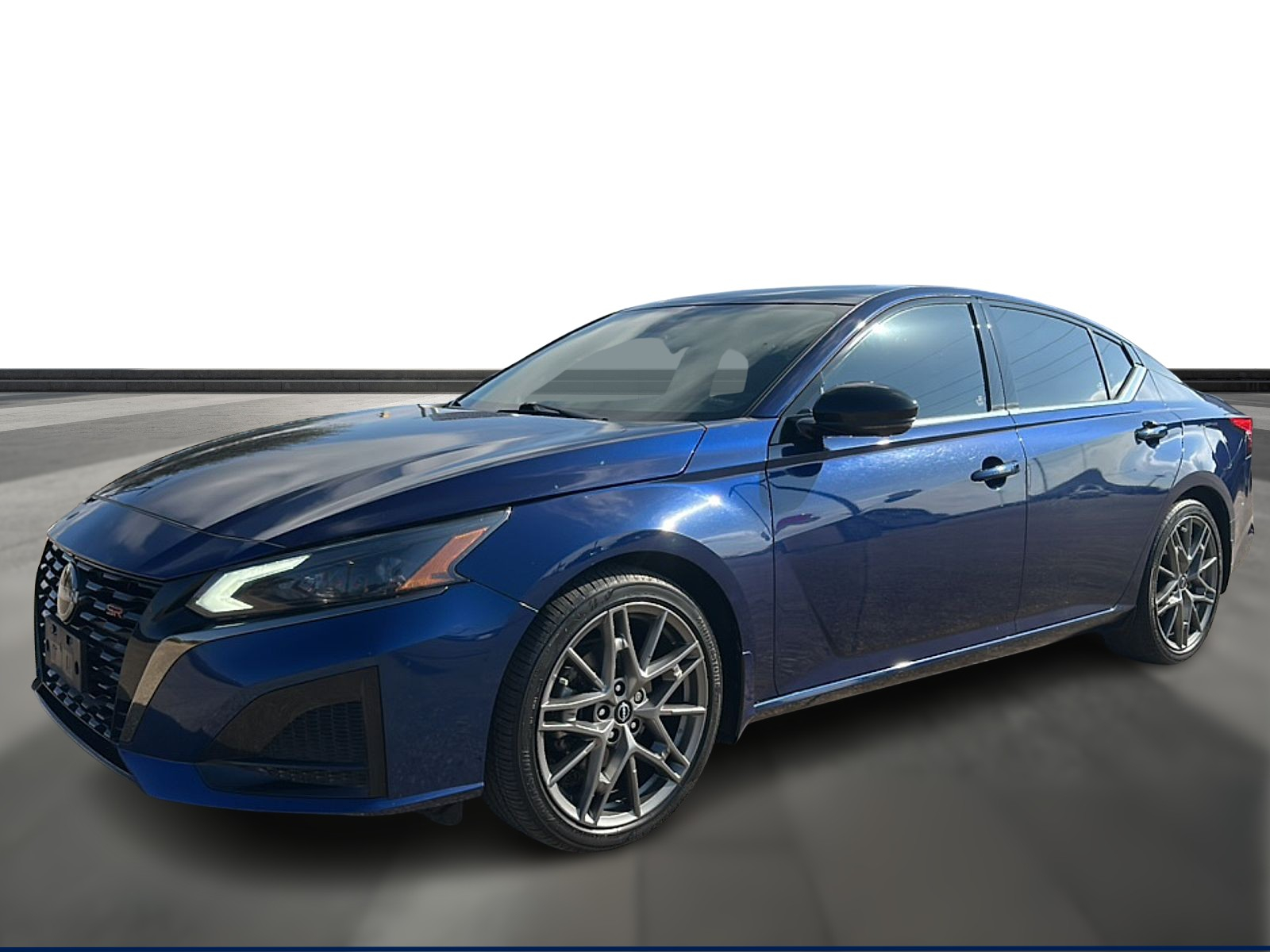 2023 Nissan Altima SR's photo