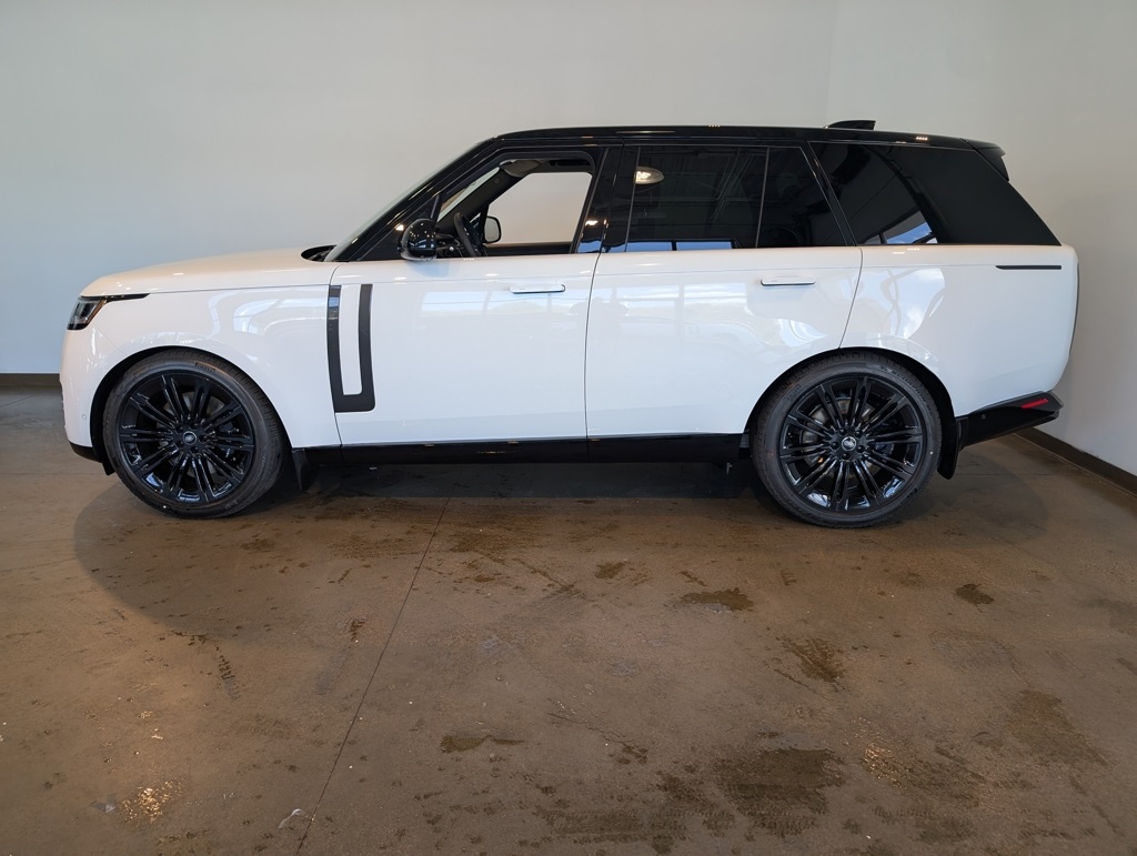 2025 Land Rover Range Rover SE photo 3