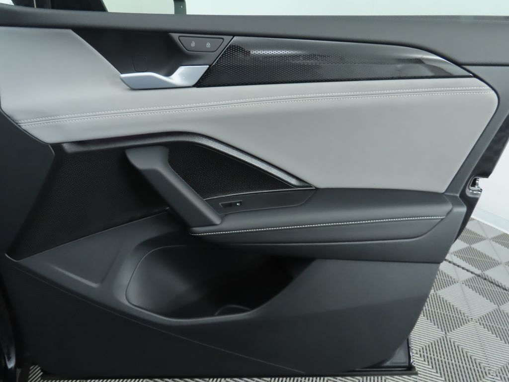 2025 Volkswagen Tiguan SE R-Line Black photo 25