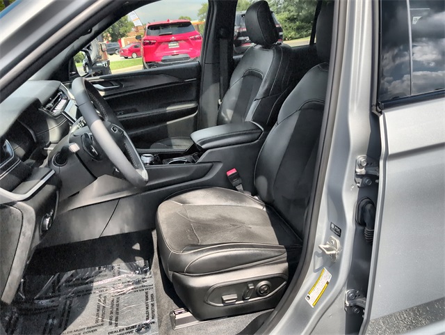 2023 Jeep Grand Cherokee Altitude photo 9