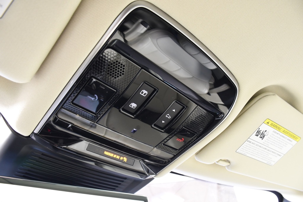 2023 Land Rover Range Rover SE photo 30