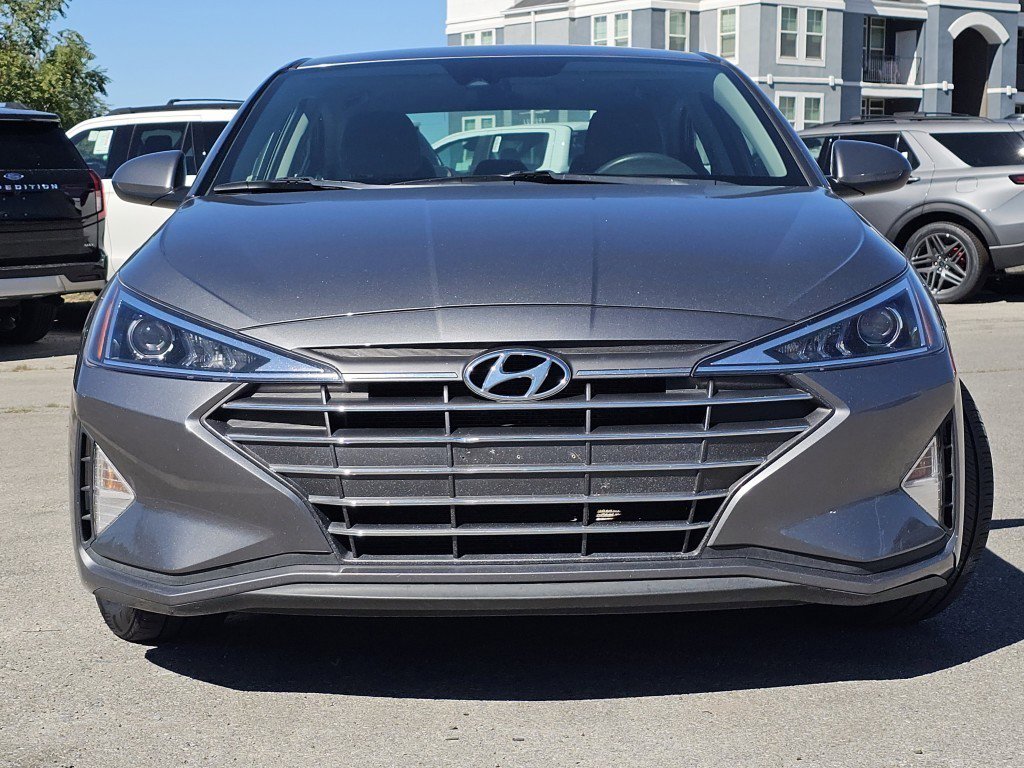 2019 Hyundai Elantra SEL photo 3