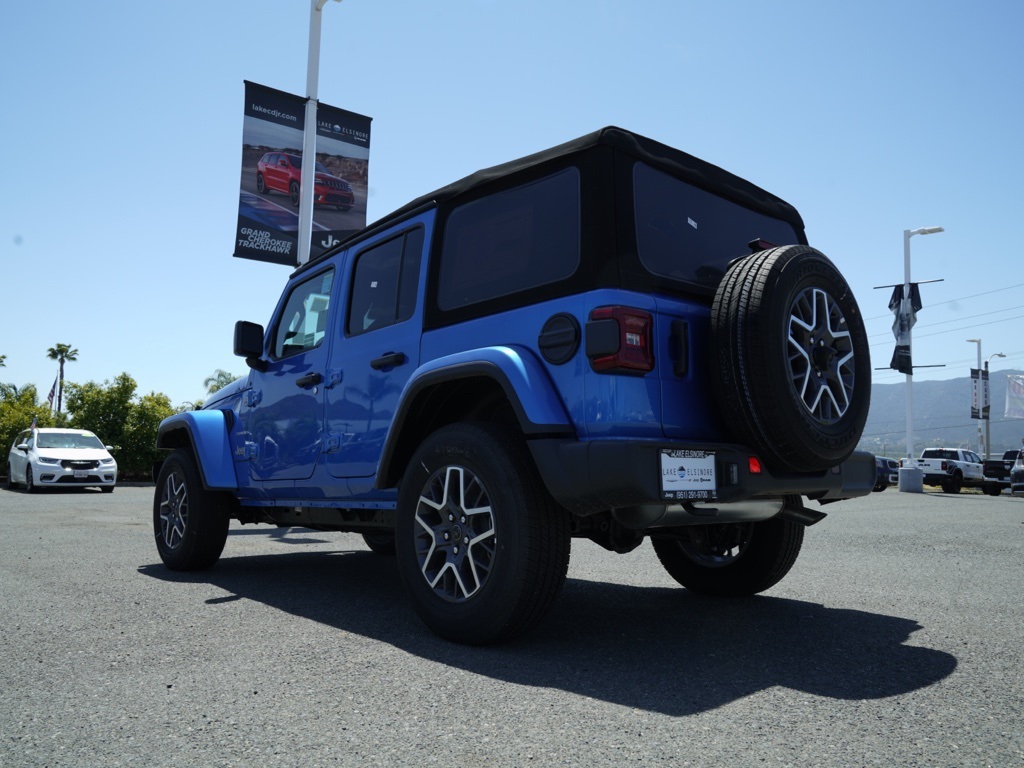 2024 Jeep Wrangler Sahara photo 4